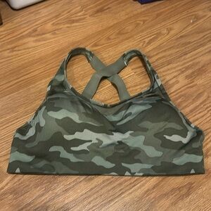 PINK Victoria’s Secret Ultimate lightly lined sports bra